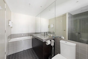 Docklands Private Collection Of Apartments - NewQuay - Accommodation in Brisbane 38