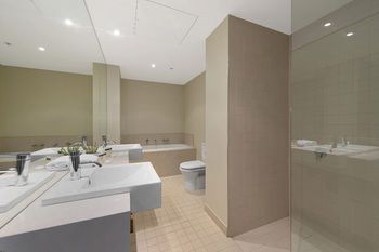 Docklands Private Collection Of Apartments - NewQuay - Accommodation in Brisbane 45