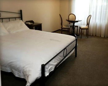 Elizabethan Lodge - Accommodation in Brisbane 16