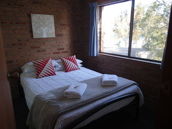 Dungowan Waterfront Apartments - Accommodation in Brisbane 13