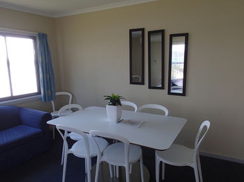Dungowan Waterfront Apartments - Accommodation in Brisbane 28