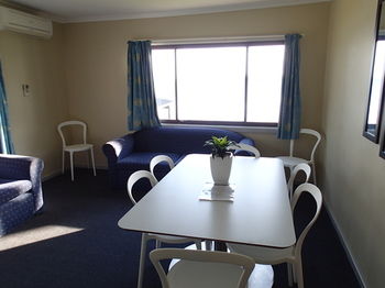 Dungowan Waterfront Apartments - Accommodation in Brisbane 35