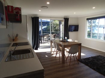 Dungowan Waterfront Apartments - Accommodation in Brisbane 235