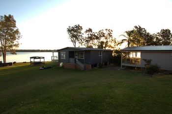 Dungowan Waterfront Apartments - Accommodation in Brisbane 245