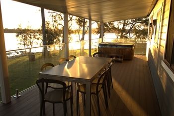 Dungowan Waterfront Apartments - Accommodation in Brisbane 247
