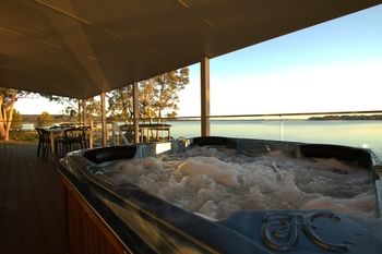 Dungowan Waterfront Apartments - Accommodation in Brisbane 250