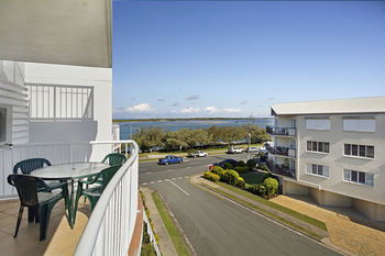 Sandy Shores Luxury Holiday Units - Accommodation in Brisbane 4