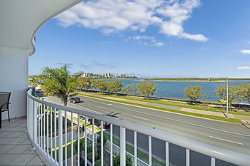 Sandy Shores Luxury Holiday Units - Accommodation in Brisbane 5