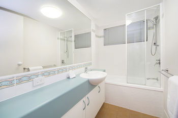 Sandy Shores Luxury Holiday Units - Accommodation in Brisbane 8