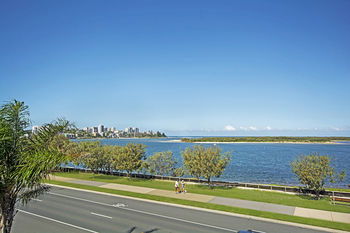 Sandy Shores Luxury Holiday Units - Accommodation in Brisbane 20