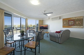 Sandy Shores Luxury Holiday Units - Accommodation in Brisbane 21