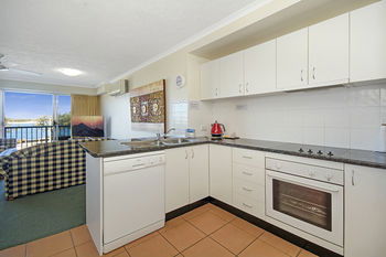 Sandy Shores Luxury Holiday Units - Accommodation in Brisbane 23