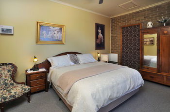 Langbrook Estate Cottages - Accommodation in Brisbane 4