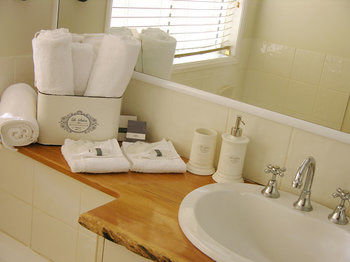 Apple Tree Cottage & Studio - Accommodation in Brisbane 3