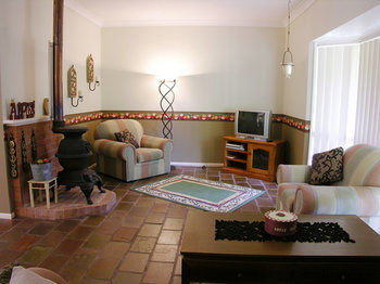 Apple Tree Cottage & Studio - Accommodation in Brisbane 11