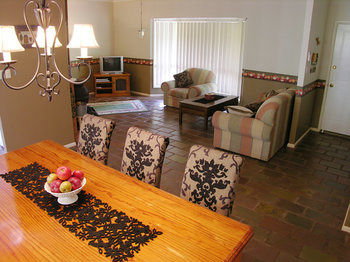 Apple Tree Cottage & Studio - Accommodation in Brisbane 12