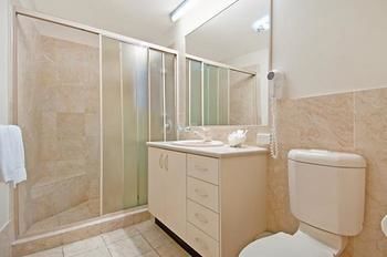 Windward Passage Holiday Apartments - Accommodation in Brisbane 8