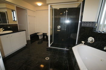 Windward Passage Holiday Apartments - Accommodation in Brisbane 16