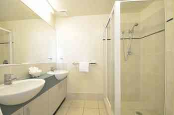 Windward Passage Holiday Apartments - Accommodation in Brisbane 22