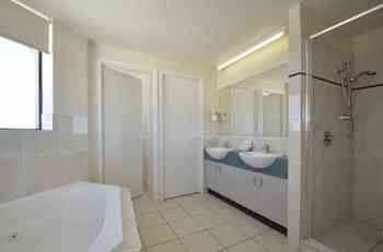 Windward Passage Holiday Apartments - Accommodation in Brisbane 72