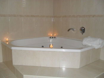Broken View Estate - Accommodation in Brisbane 2