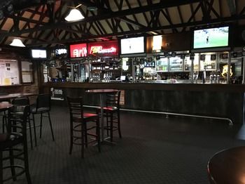 Avoca Beach Hotel & Resort - Accommodation in Brisbane 3