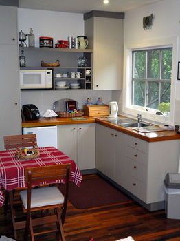 Stones Throw Cottage Bed & Breakfast - Accommodation in Brisbane 3
