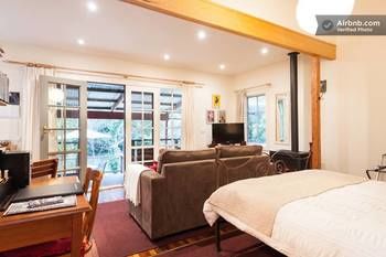 Stones Throw Cottage Bed & Breakfast - Accommodation in Brisbane 6