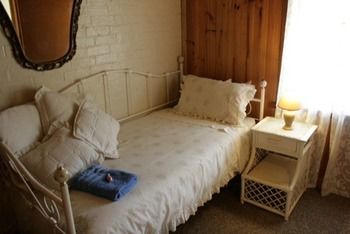 A Settler's Cottage - Accommodation in Brisbane 4