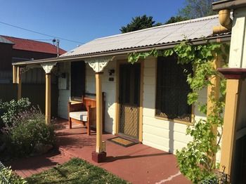 A Settler's Cottage - Accommodation in Brisbane 11