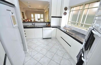 Kingsford 12 Shaw Furnished Apartment - Accommodation in Brisbane 4