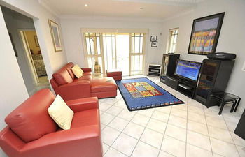 Kingsford 12 Shaw Furnished Apartment - Accommodation in Brisbane 5