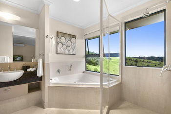 Top Of The Hill - Accommodation in Brisbane 11