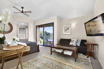 Top Of The Hill - Accommodation in Brisbane 14