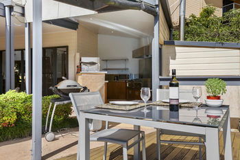 Top Of The Hill - Accommodation in Brisbane 16