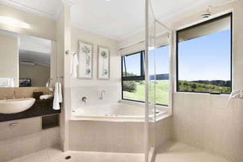 Top Of The Hill - Accommodation in Brisbane 18