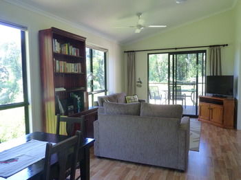 Bellthorpe Stays - Accommodation in Brisbane 15