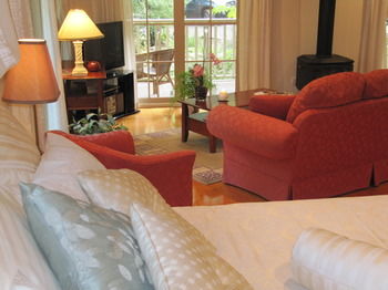 Myers Creek Cascades Luxury Cottages - Accommodation in Brisbane 4
