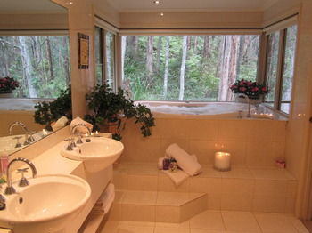 Myers Creek Cascades Luxury Cottages - Accommodation in Brisbane 7