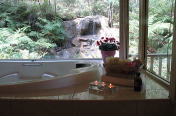 Myers Creek Cascades Luxury Cottages - Accommodation in Brisbane 29