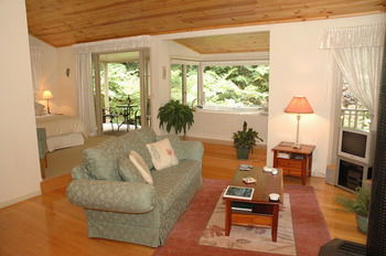 Myers Creek Cascades Luxury Cottages - Accommodation in Brisbane 37