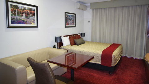 BEST WESTERN Ensenada Motor Inn - Accommodation in Brisbane 0