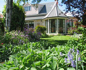 Crescentfield Cottage - Accommodation in Brisbane 2