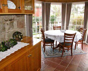 Crescentfield Cottage - Accommodation in Brisbane 3