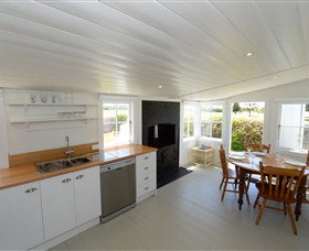 Low Head Pilot Station Accommodation - Accommodation in Brisbane 1