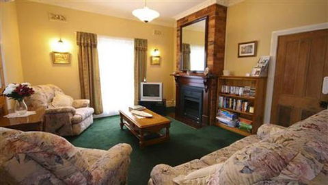 Airleigh-Rose Cottage - Accommodation in Brisbane 2