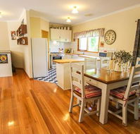 Bright Country Home - Accommodation in Brisbane