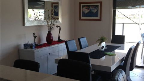 Cypress Drive Townhouse - Accommodation in Brisbane 2