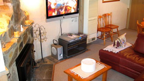 Wallace's - Crystal Creek Chalet 1 - Accommodation in Brisbane 1