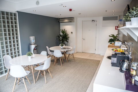 Crown Hotel - Accommodation in Brisbane 2